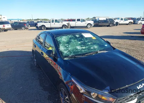 2022 Kia Forte Lxs z USA, uszkodzony, nr VIN 3KPF24AD9NE474511